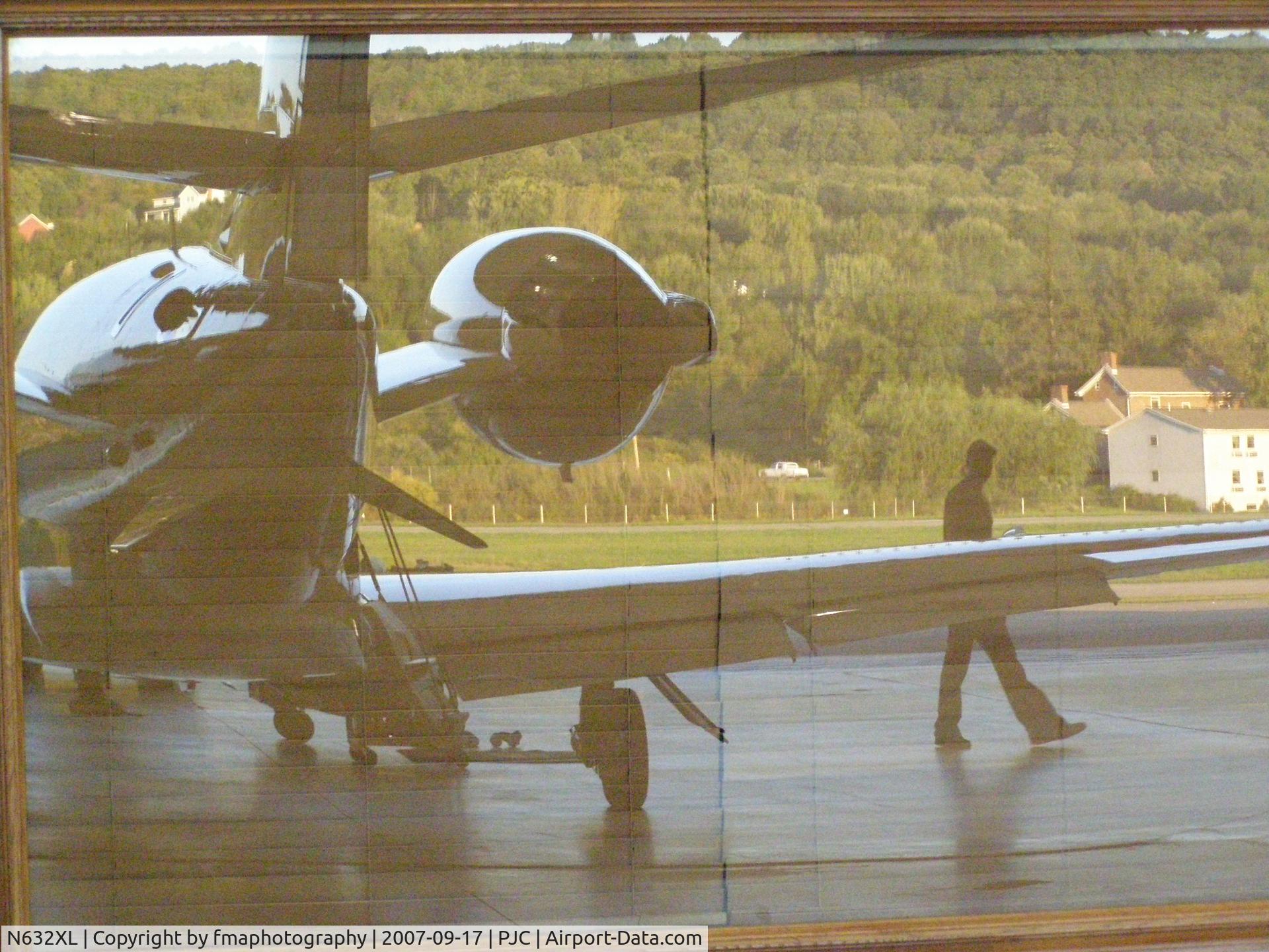 N632XL, 2006 Cessna 560XL Citation XLS C/N 560-5632, Reflection