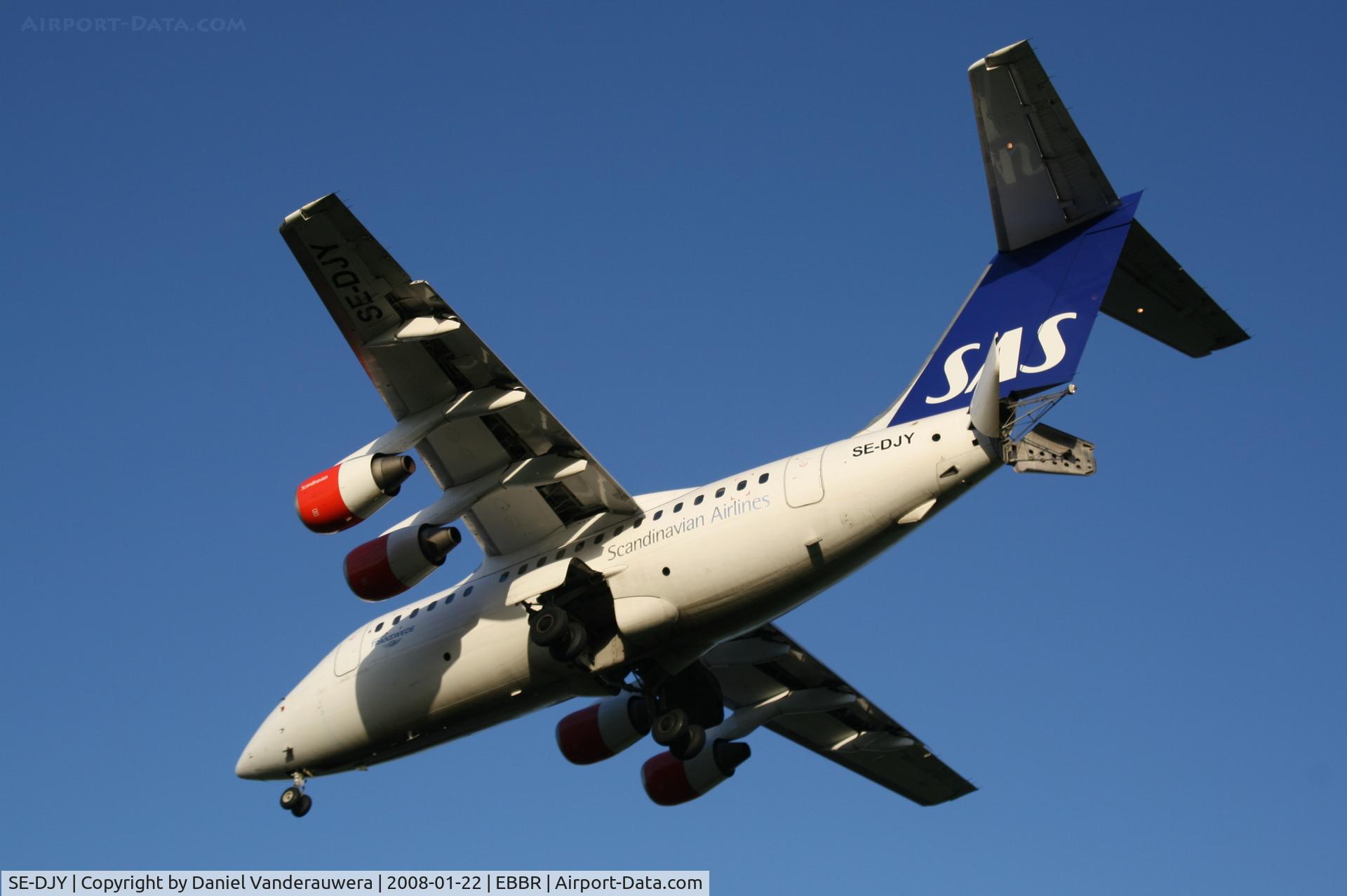 SE-DJY, 1993 British Aerospace Avro 146-RJ70 C/N E1224, arrival of flight SK4743 to rwy 25L