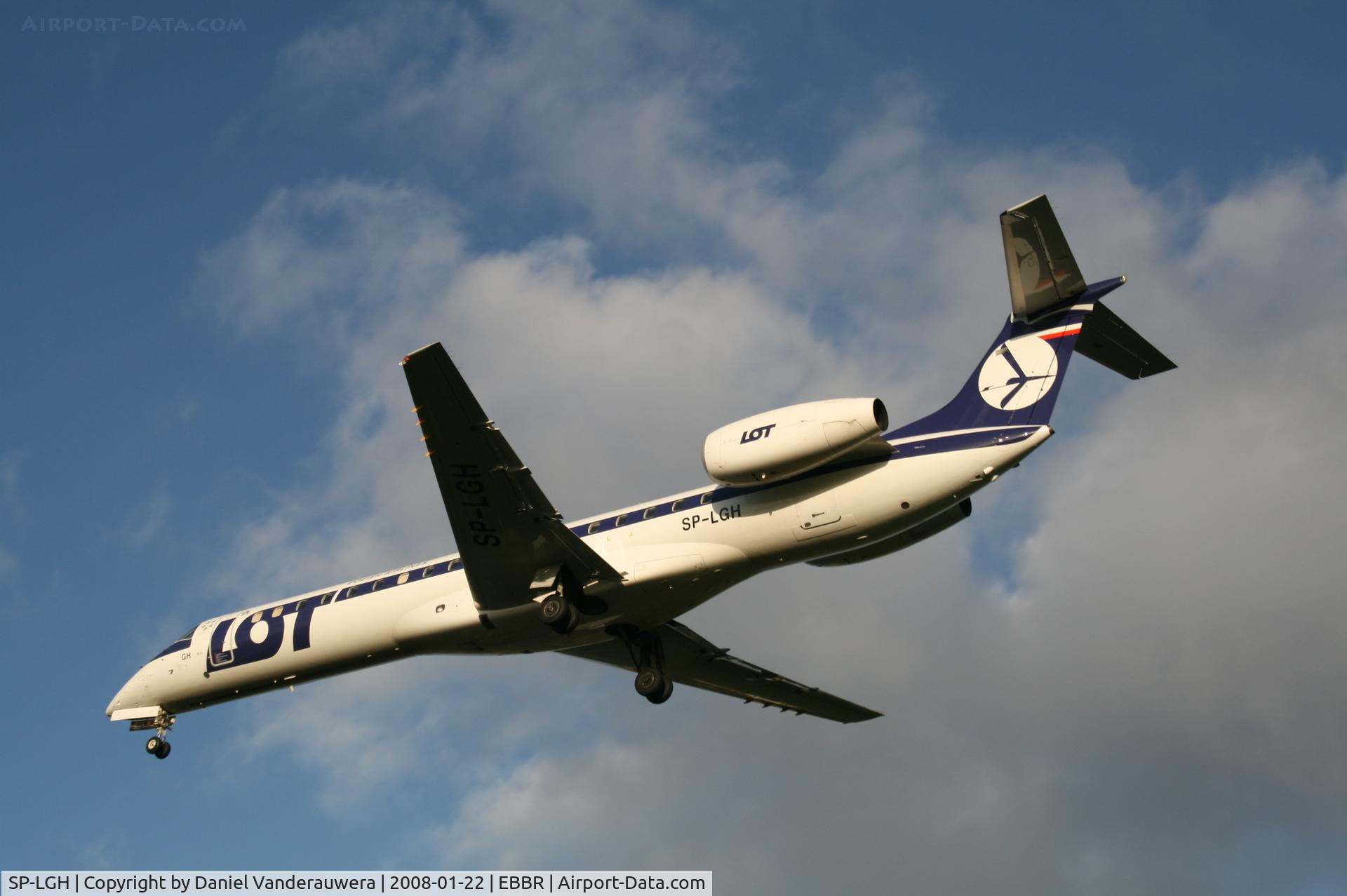 SP-LGH, 2000 Embraer ERJ-145MP (EMB-145MP) C/N 145329, arrival of flight LO239 to rwy 25L