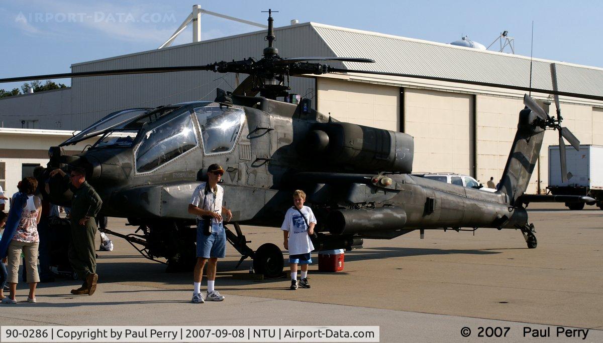 90-0286, McDonnell Douglas AH-64A Apache C/N PV682, Showing off some of her bells and whistles
