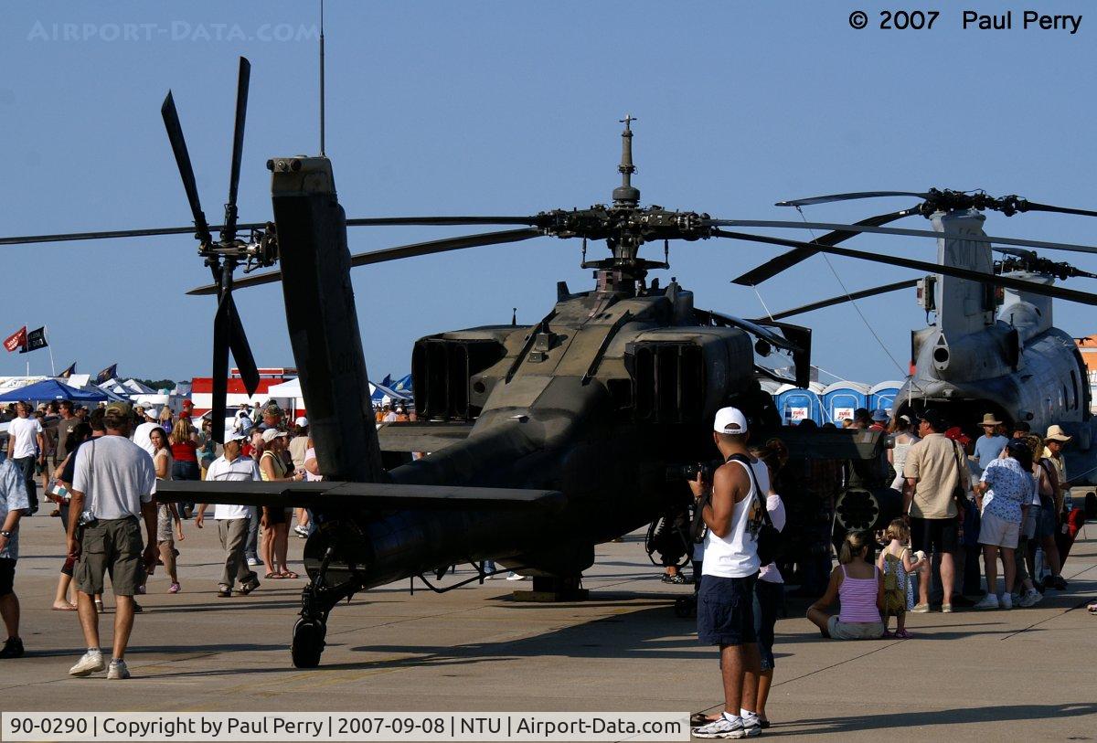 90-0290, McDonnell Douglas AH-64A Apache C/N PV686, One of the two Apaches on the ramp