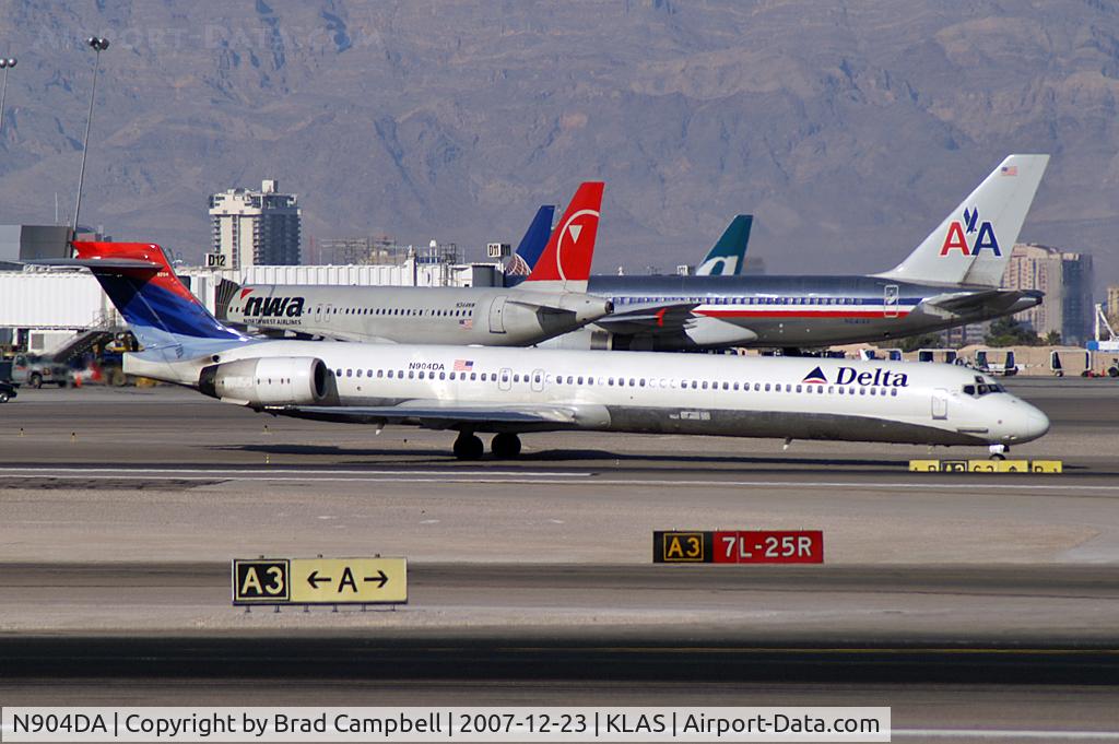 N904DA, 1995 McDonnell Douglas MD-90-30 C/N 53384, Delta Airlines / 1995 McDonnell Douglas MD-90-30