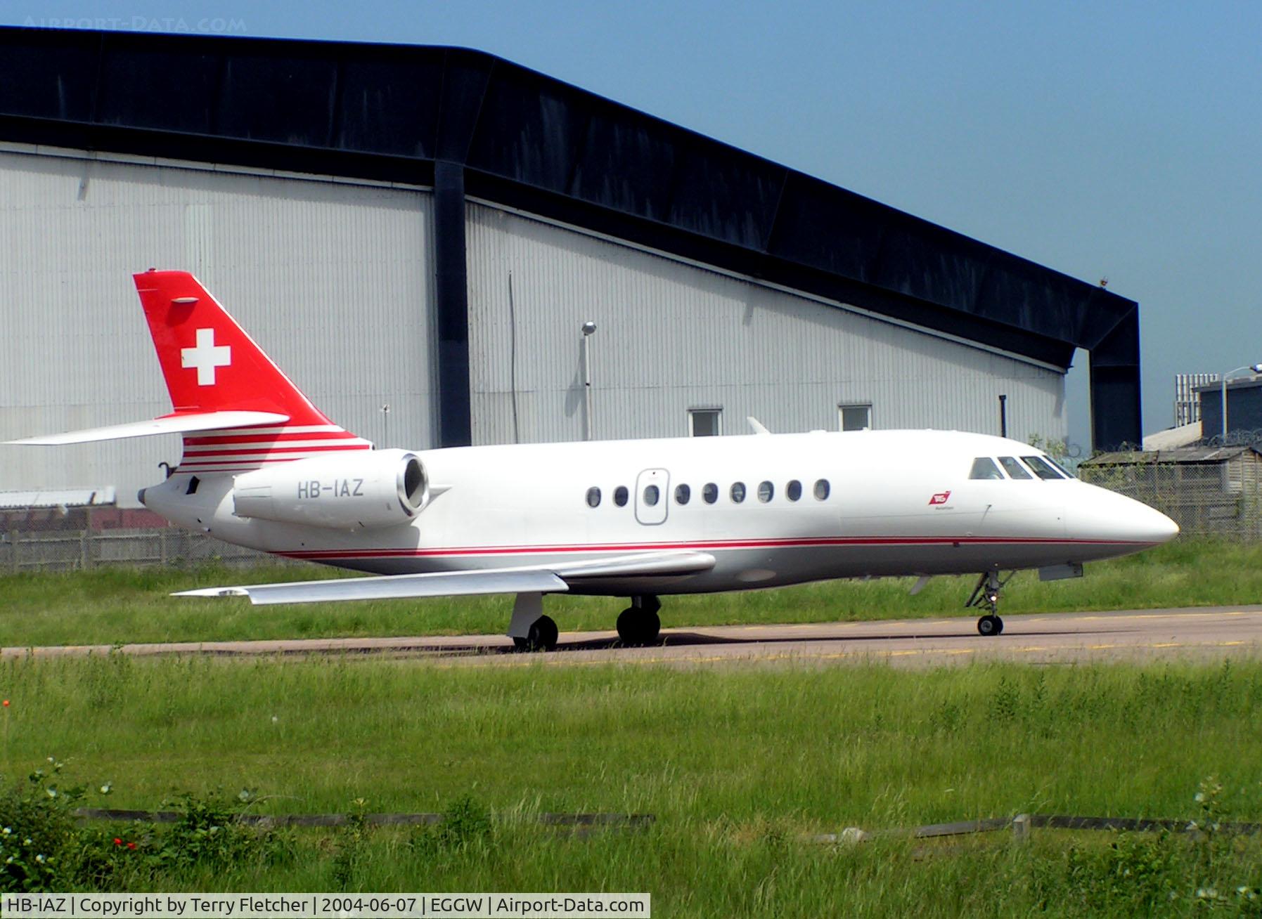 HB-IAZ, 1996 Dassault Falcon 2000 C/N 030, Swiss Falcon 2000 about to depart Luton