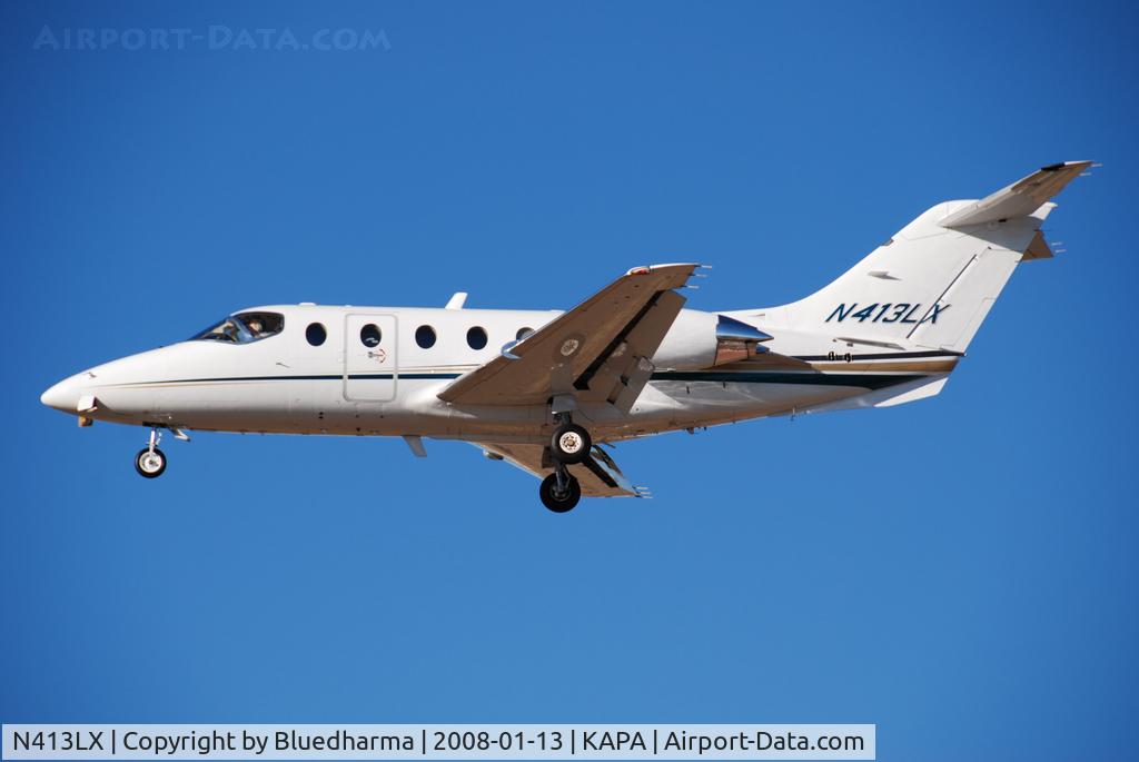 N413LX, 1998 Raytheon Beechjet 400A C/N RK-209, Approach to 17L.