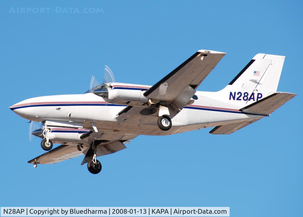 N28AP, 1978 Cessna 414A Chancellor C/N 414A0204, Approach to 17L.