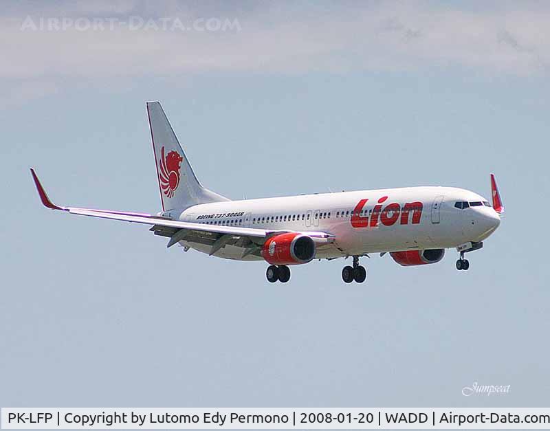 PK-LFP, 2007 Boeing 737-9GP/ER C/N 35717, Final R/W 27 at DPS