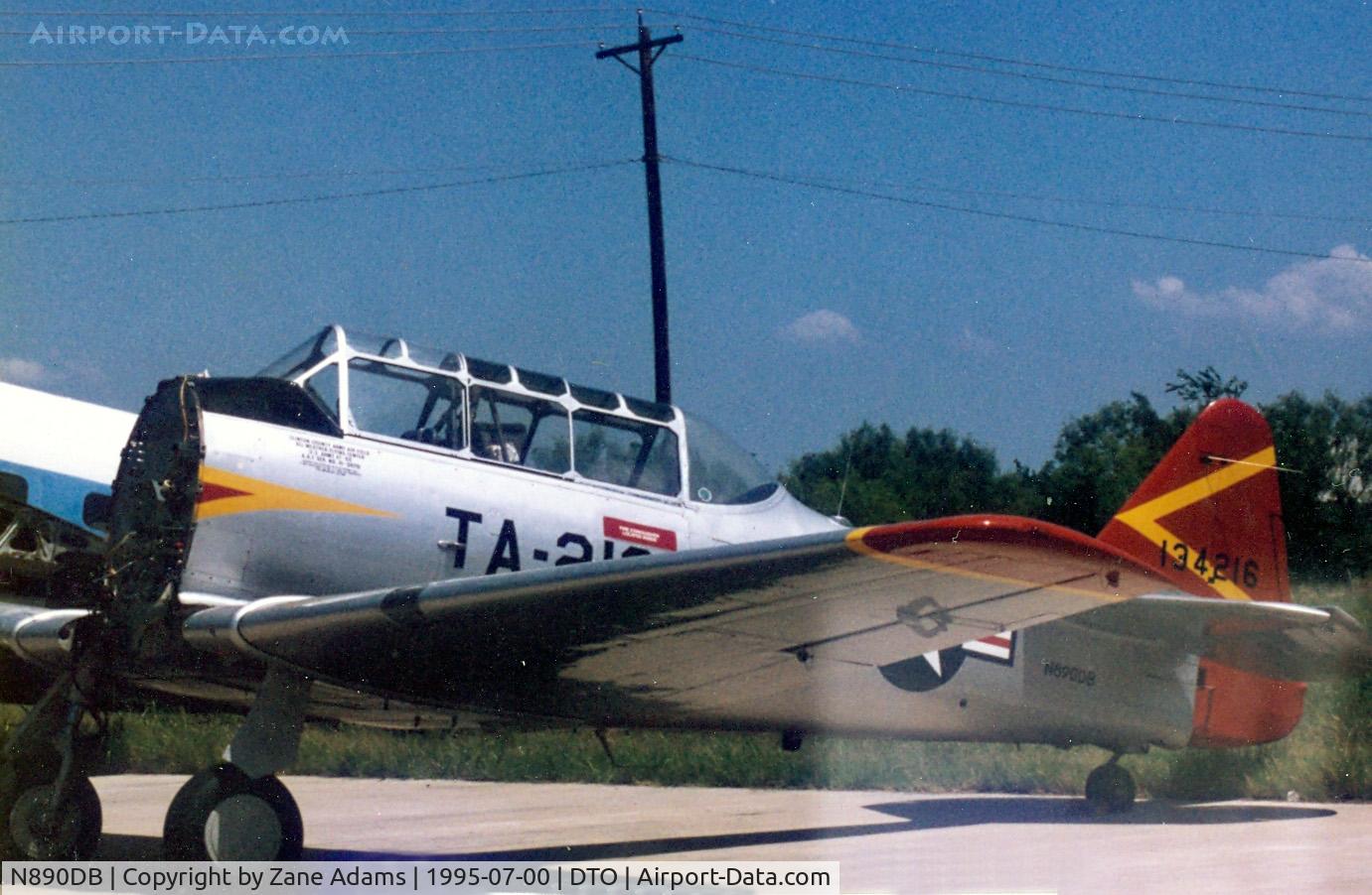 N890DB, 1948 North American SNJ-6 Texan C/N 121-42929, SNJ-6 at Denton