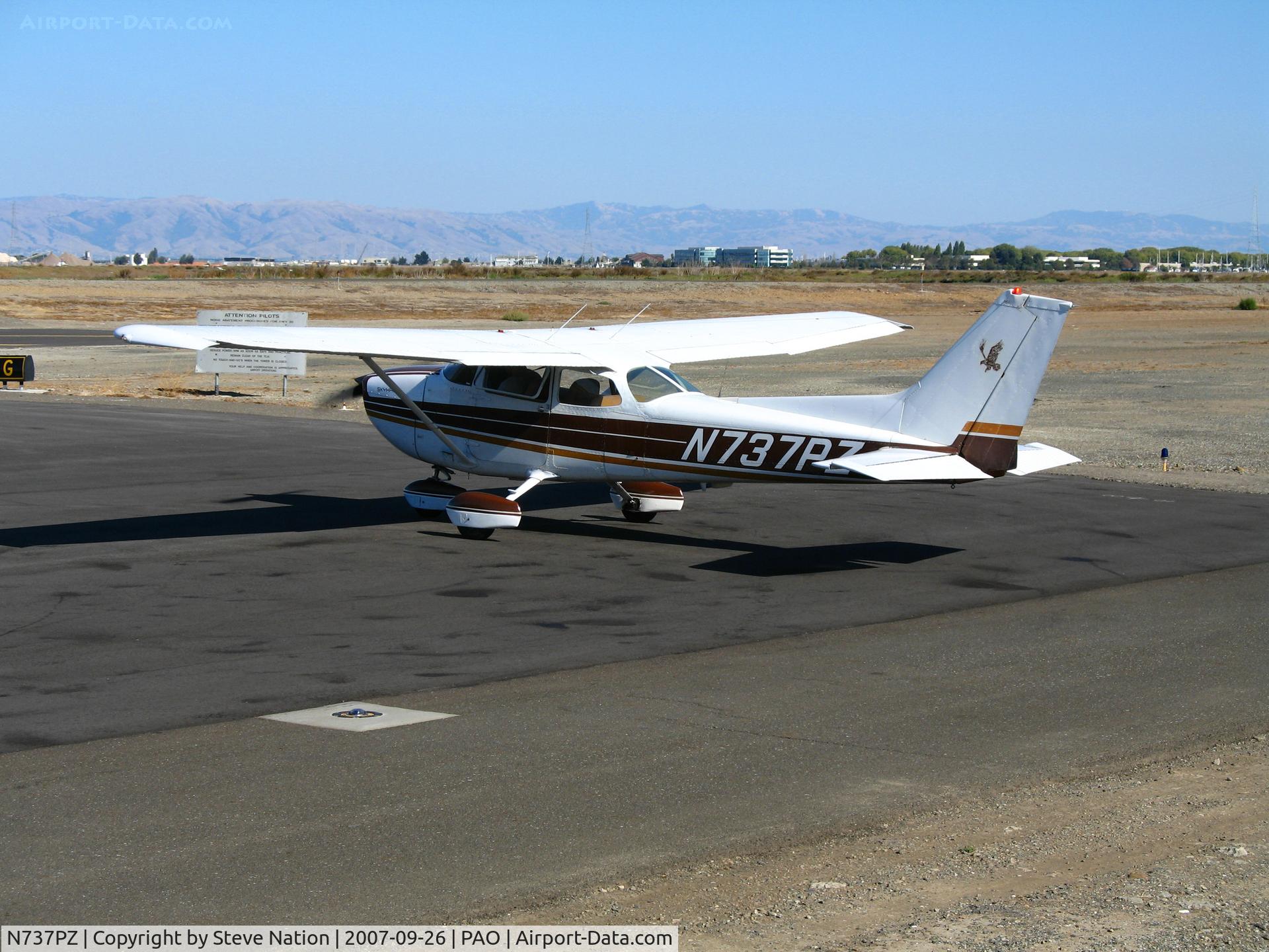 N737PZ, 1977 Cessna 172N C/N 17269580, 1977 Cessna 172N running-up and holding @ Palo Alto Airport, CA