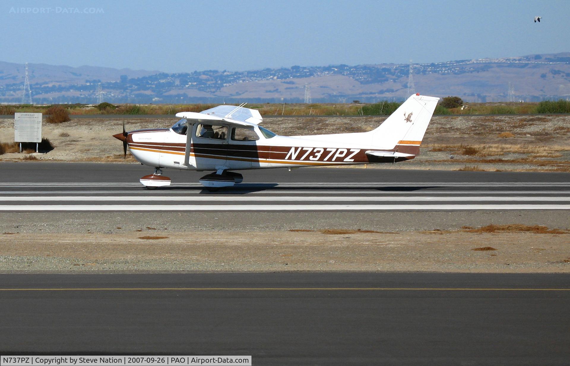 N737PZ, 1977 Cessna 172N C/N 17269580, 1977 Cessna 172N beginning take-off @ Palo Alto Airport, CA