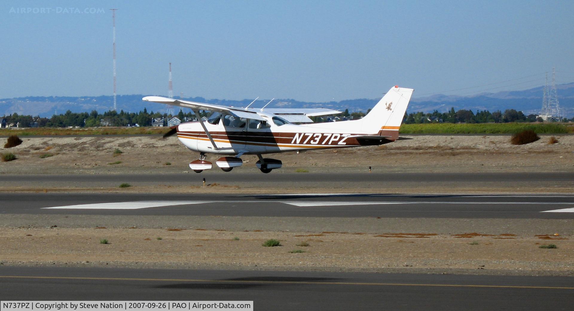 N737PZ, 1977 Cessna 172N C/N 17269580, 1977 Cessna 172N taking-off @ Palo Alto Airport, CA