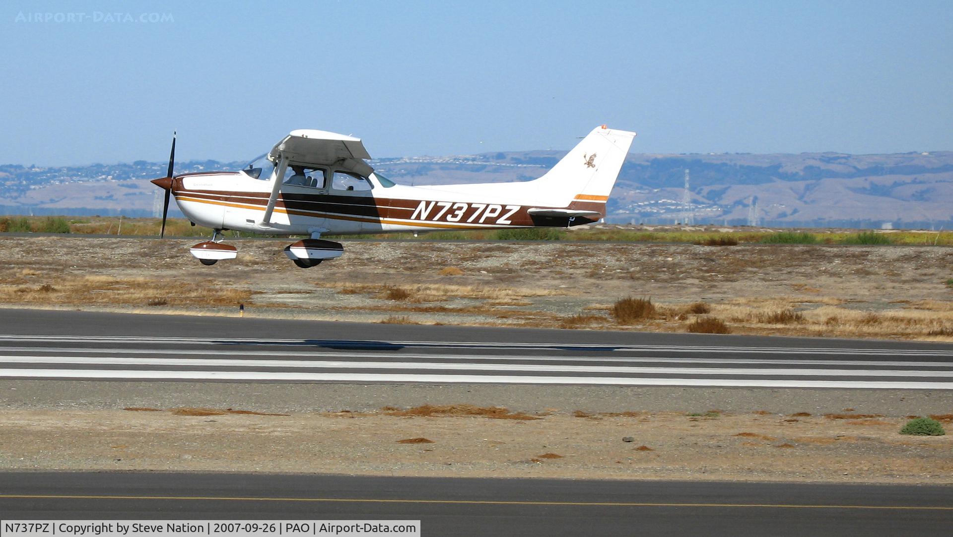 N737PZ, 1977 Cessna 172N C/N 17269580, 1977 Cessna 172N on final @ Palo Alto Airport, CA