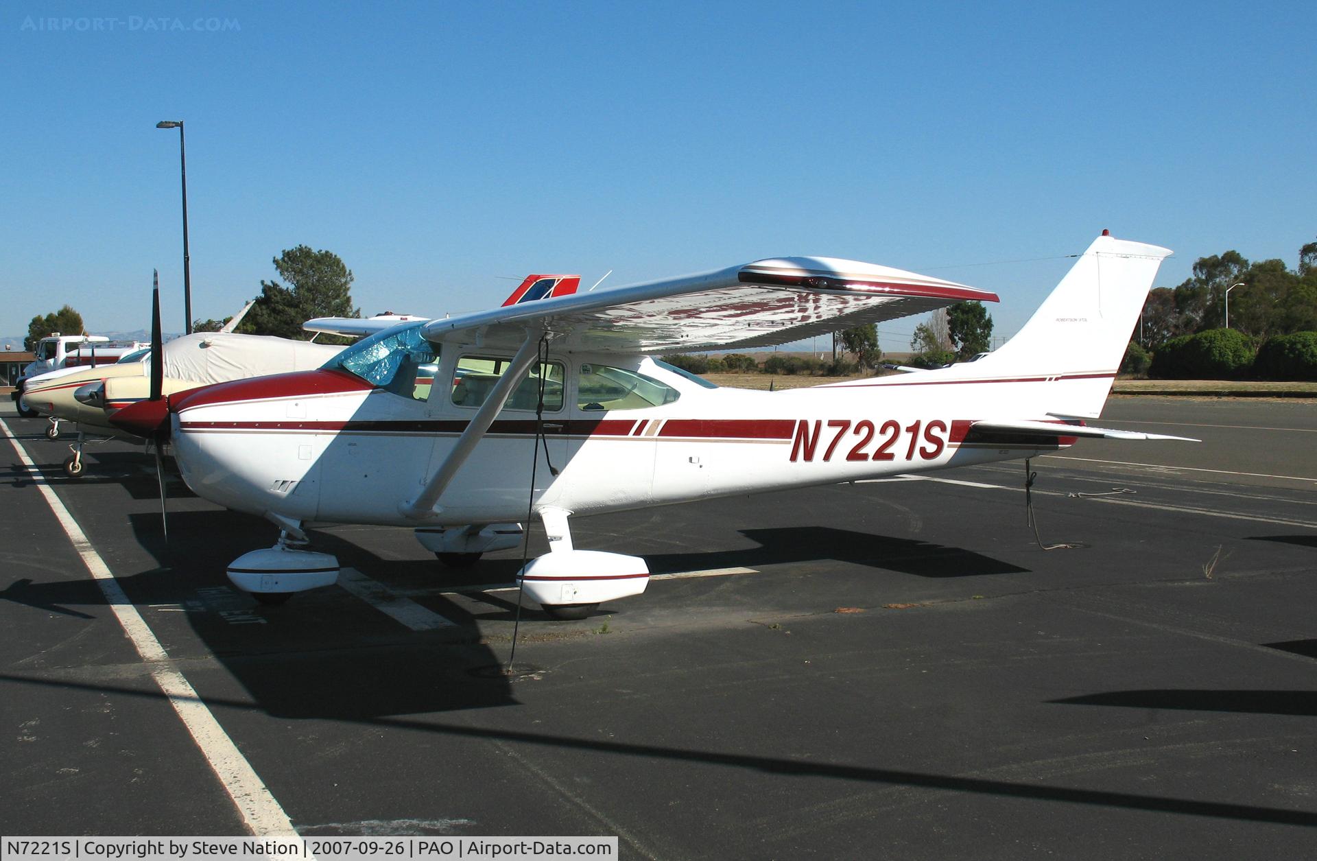 N7221S, 1976 Cessna 182P Skylane C/N 18265083, 1976 Cessna 182P visting @ Palo Alto Airport, CA