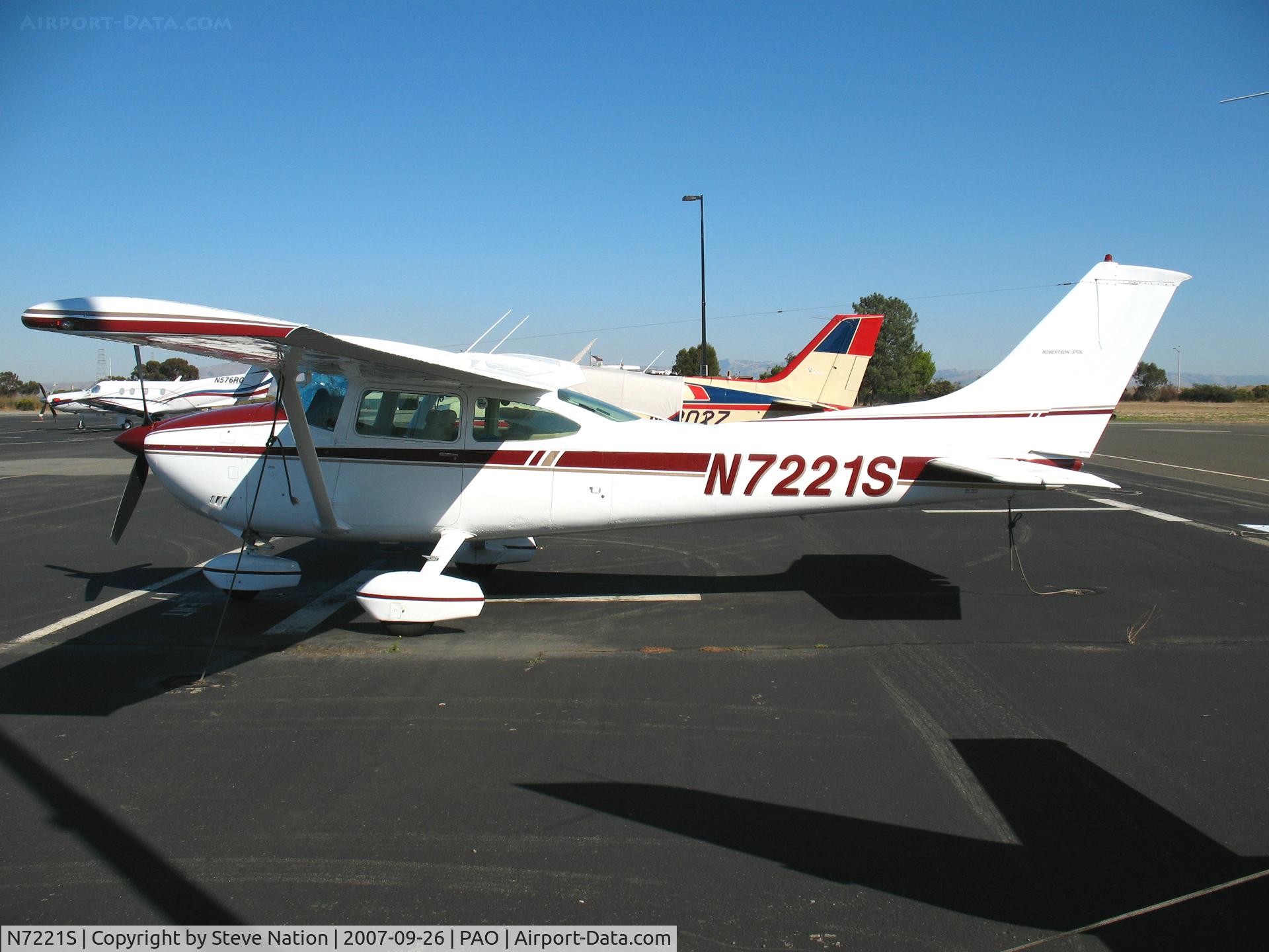 N7221S, 1976 Cessna 182P Skylane C/N 18265083, 1976 Cessna 182P visting @ Palo Alto Airport, CA