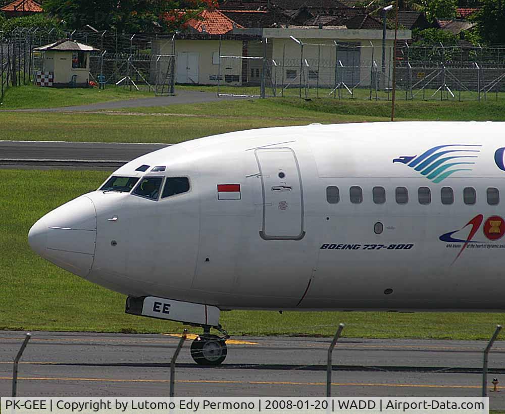 PK-GEE, 2002 Boeing 737-8CX C/N 32361, Taxying to RW 27 at WADD