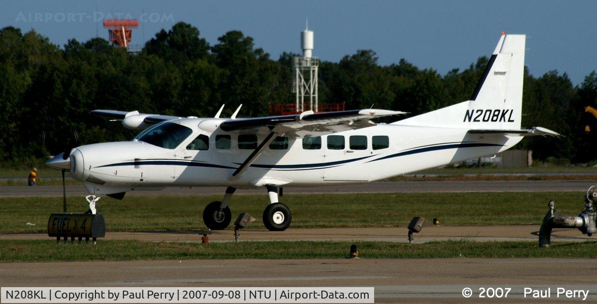 N208KL, 2005 Cessna 208B C/N 208B1127, Resident bird leaving the base