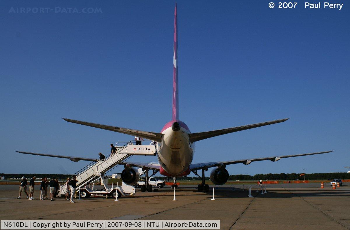 N610DL, 1985 Boeing 757-232 C/N 22817, Delta on display
