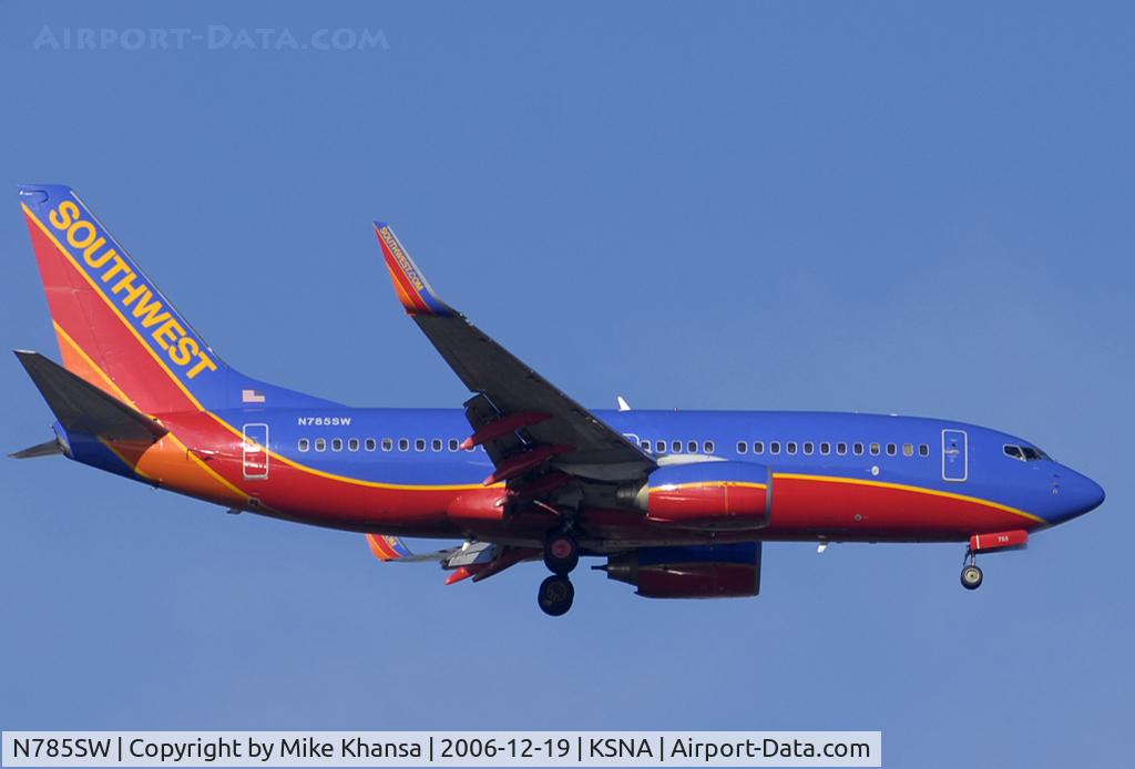 N785SW, 2000 Boeing 737-7H4 C/N 30602, Southwest B737-7H4 on short final.