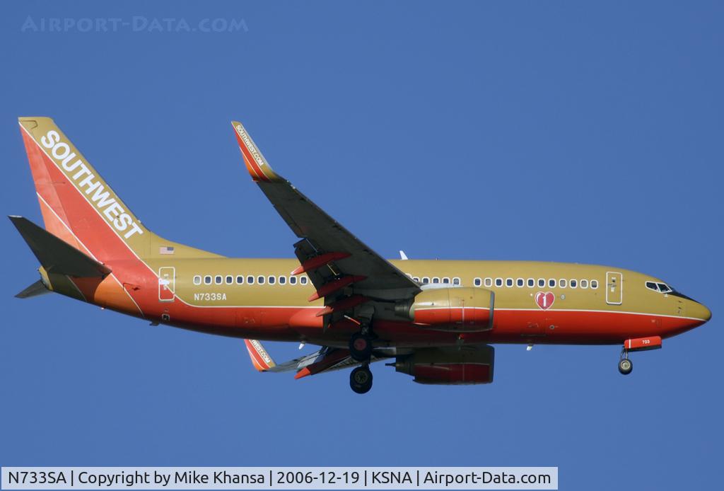 N733SA, 1999 Boeing 737-7H4 C/N 27865, Southwest B737-7H4 on short final.