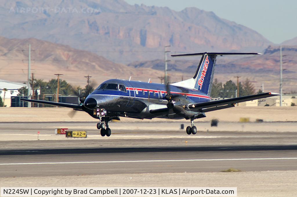 N224SW, 1995 Embraer EMB-120ER Brasilia C/N 120.294, SkyWest Airlines / 1995 Embraer EMB-120ER