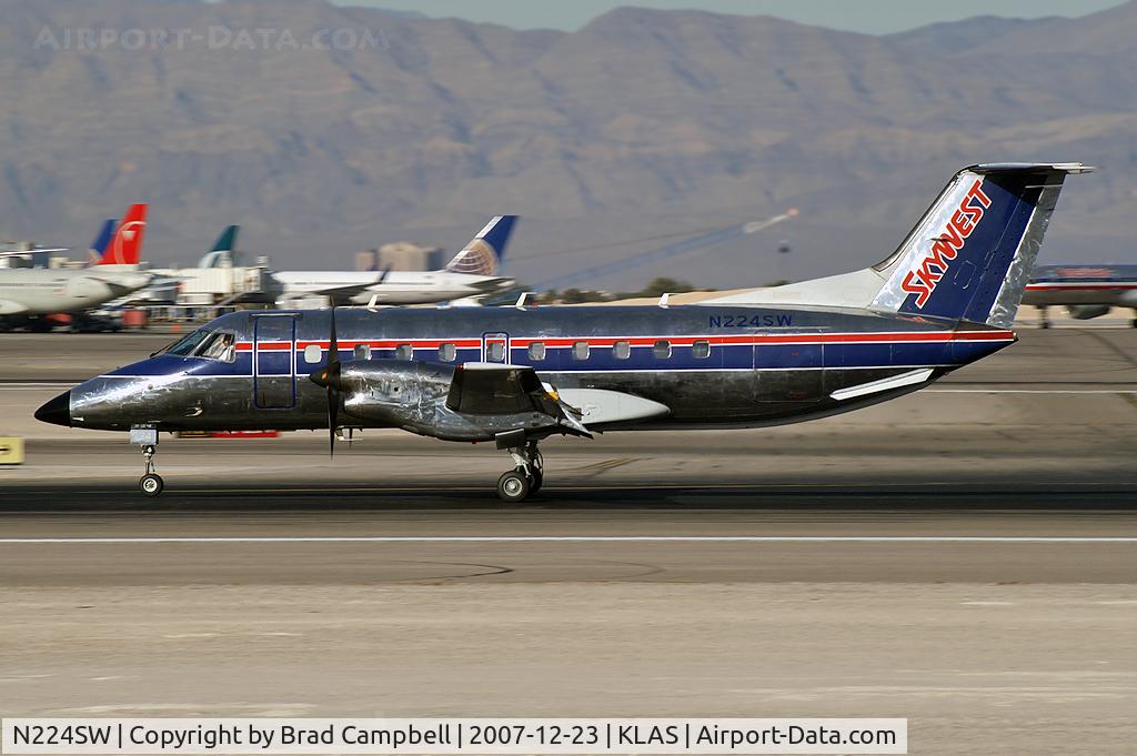 N224SW, 1995 Embraer EMB-120ER Brasilia C/N 120.294, SkyWest Airlines / 1995 Embraer EMB-120ER