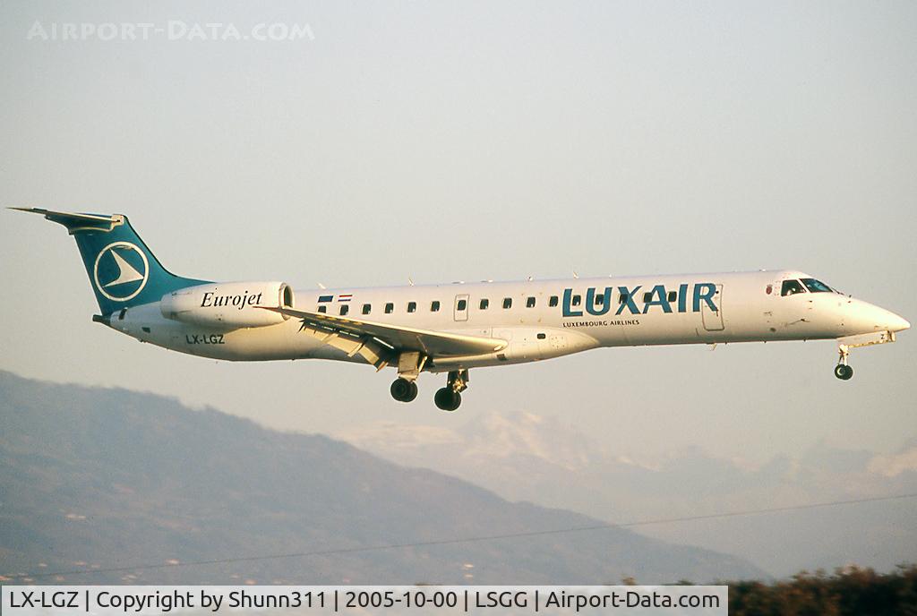 LX-LGZ, 2000 Embraer EMB-145LU (ERJ-145LU) C/N 145258, Landing rwy 23
