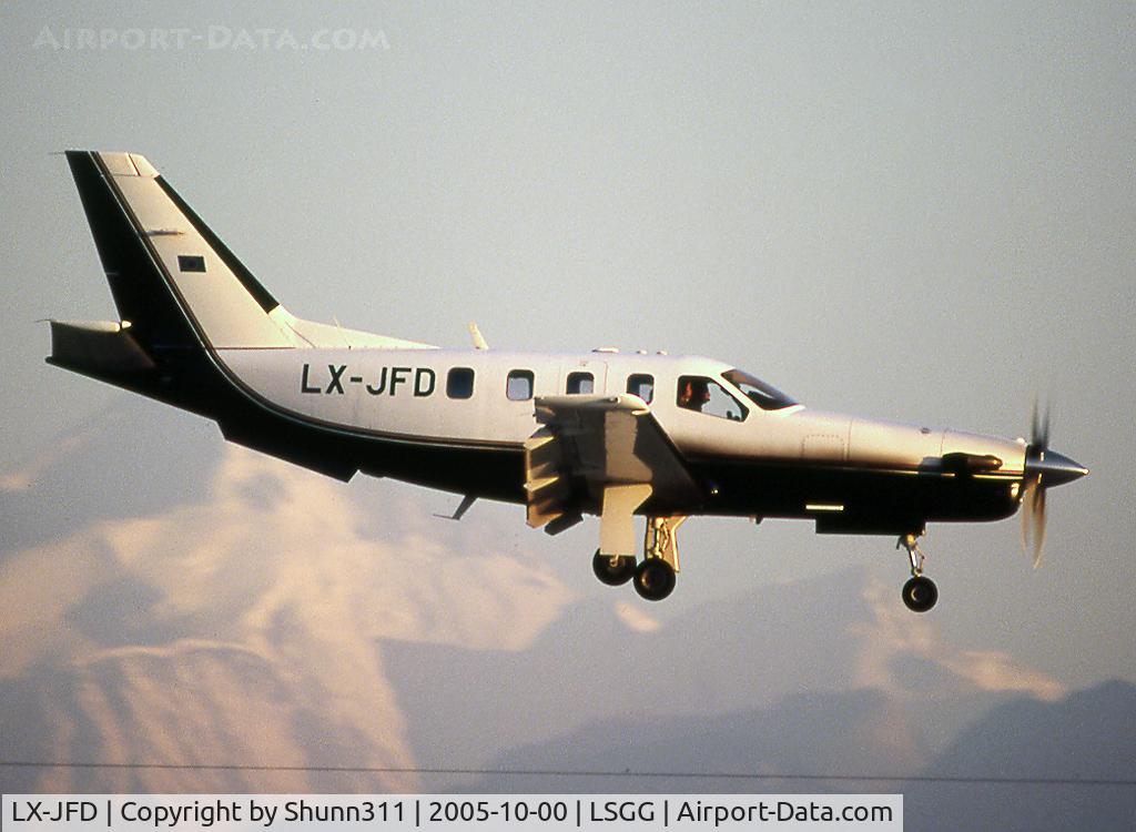 LX-JFD, 2001 Socata TBM-700 C/N 199, Landing rwy 23