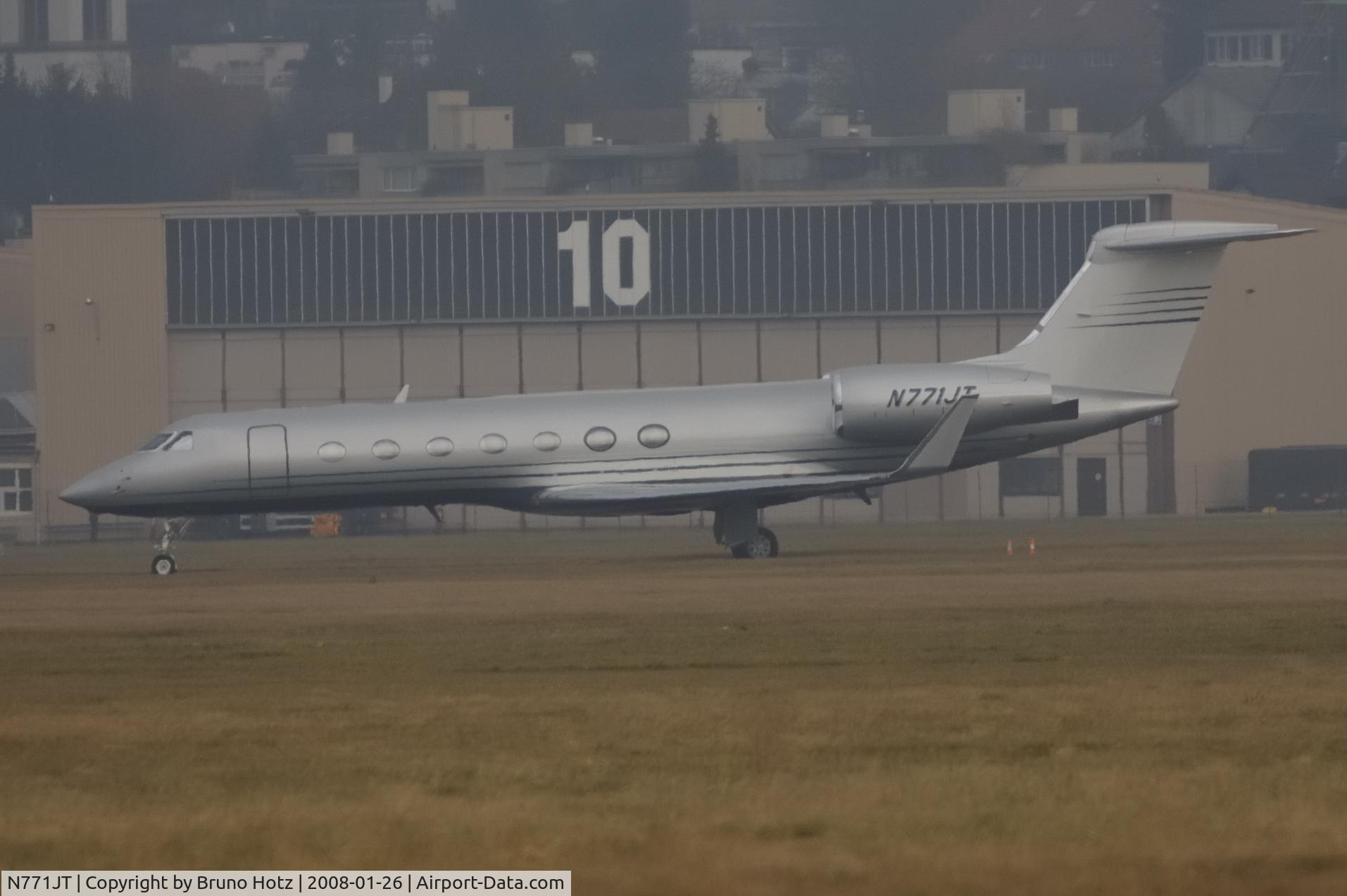 N771JT, 2005 Gulfstream Aerospace GV-SP (G550) C/N 5089, Park on the military airfield at the WEF 08 DÃ¼bendorf