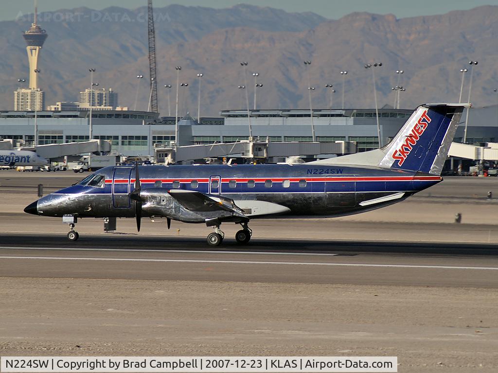 N224SW, 1995 Embraer EMB-120ER Brasilia C/N 120.294, SkyWest Airlines / 1995 Embraer EMB-120ER