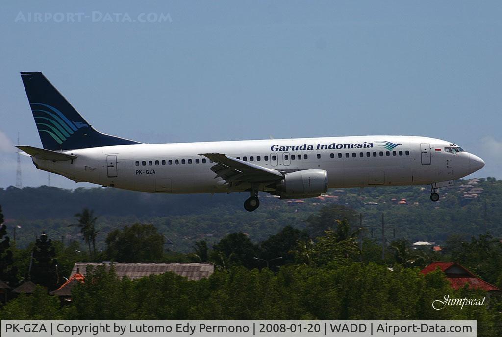PK-GZA, 1992 Boeing 737-497 C/N 25663 LN:2382, Final RW 27 at DPS