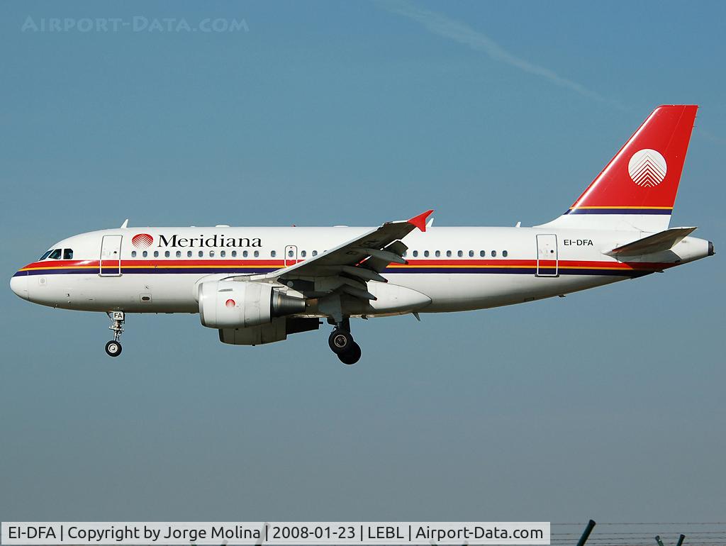 EI-DFA, 2000 Airbus A320-232 C/N 1305, Low approach to RWY 25R.