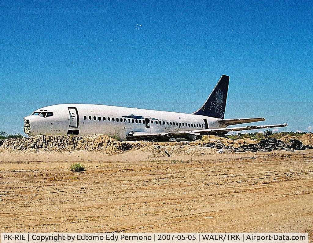 PK-RIE, 1983 Boeing 737-2T4 C/N 22804, Mandala Airlines PK-RIE Accident at WALR, choking haze caused by ground and forest fires. Visibility was reported to be about 400m as flight RI 394 landed on runway 06/24