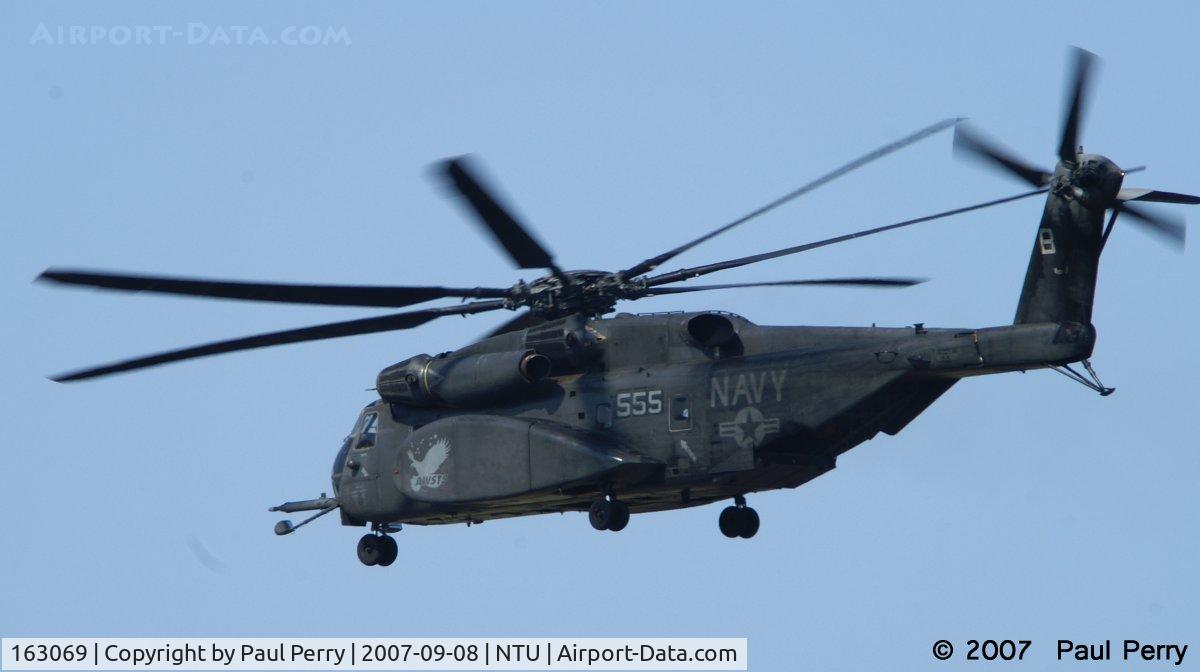 163069, Sikorsky MH-53E Sea Dragon C/N 65-569, Zipping past, you can see the emblem for the Airborne Mine Countermeasures Weapons Systems Training School (AWSTS) on her sponson