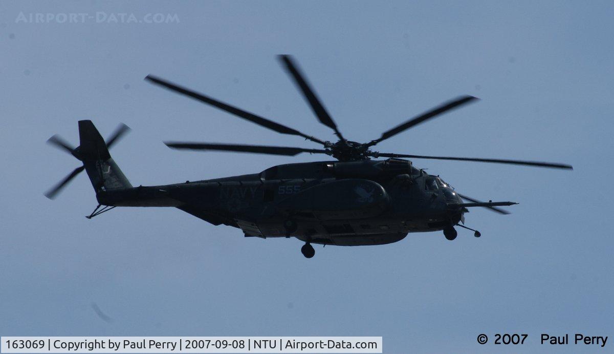 163069, Sikorsky MH-53E Sea Dragon C/N 65-569, Outbound for the full show jump routine