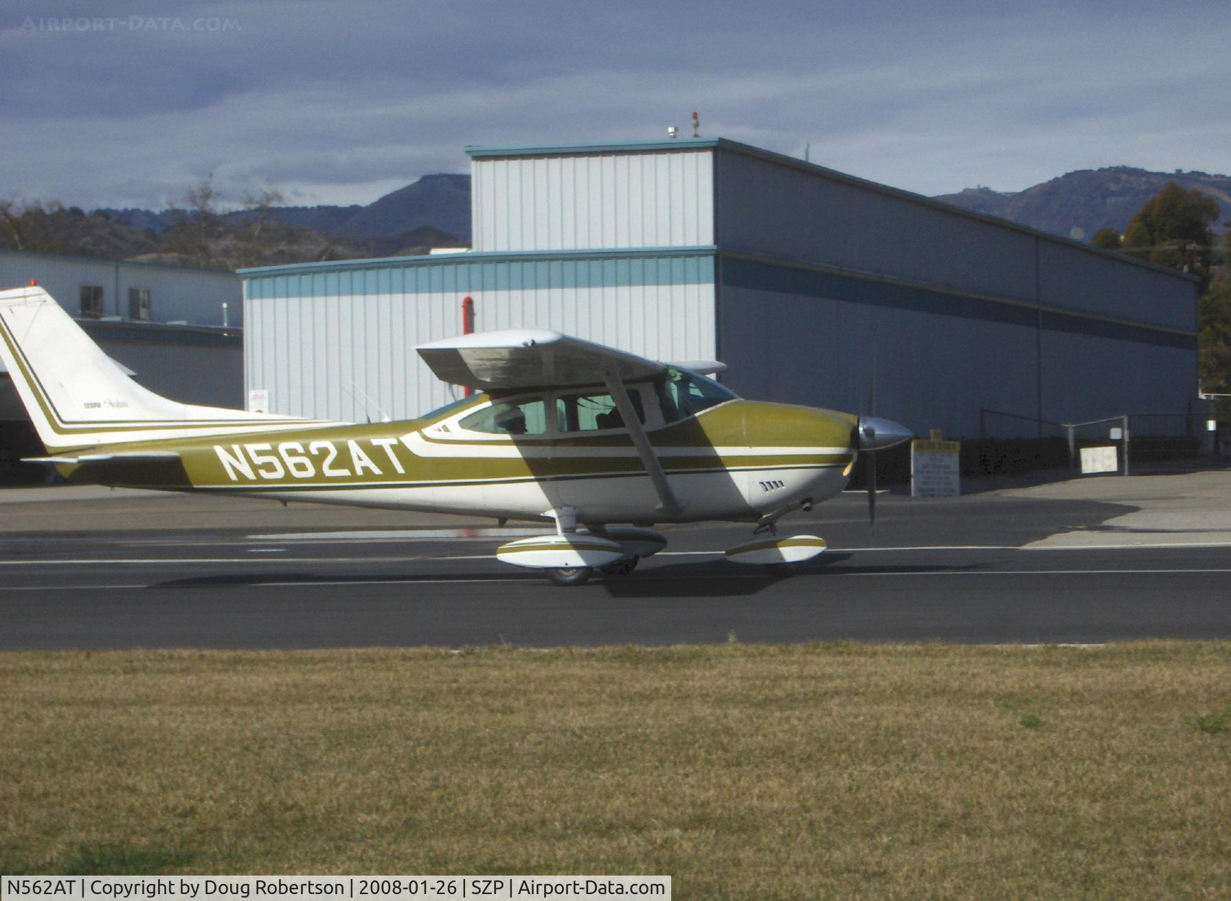 N562AT, 1974 Cessna 182P Skylane C/N 18263227, 1974 Cessna 182P, Continental O-470-S 230 Hp, takeoff roll Rwy 04