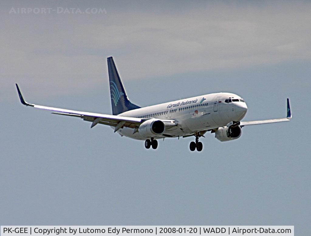 PK-GEE, 2002 Boeing 737-8CX C/N 32361, Approaching RW 27 at DPS