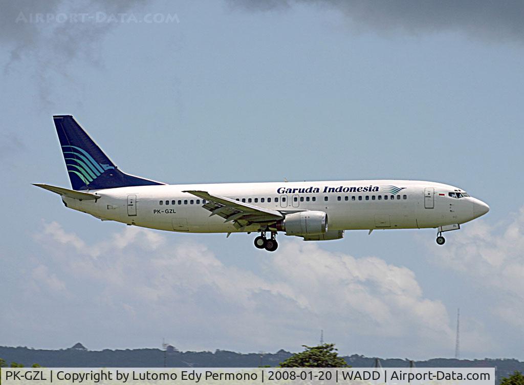 PK-GZL, 1998 Boeing 737-4M0 C/N 29207, Final RW 27 at DPS