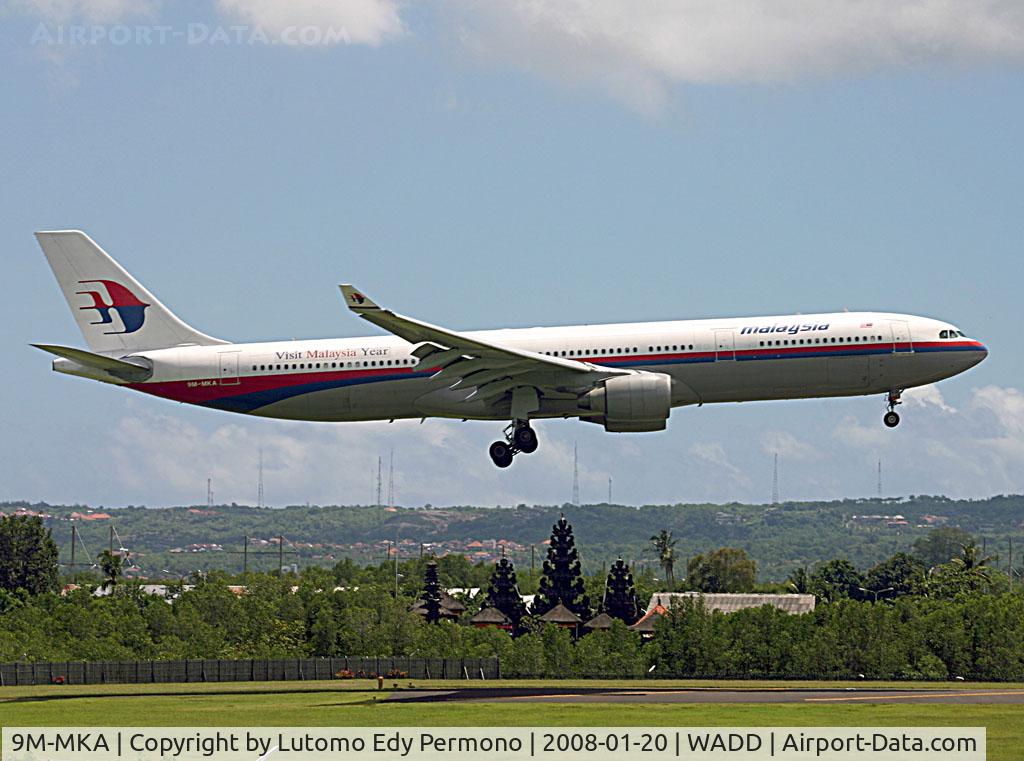 9M-MKA, 1995 Airbus A330-322 C/N 067, Final RW 27 at WADD