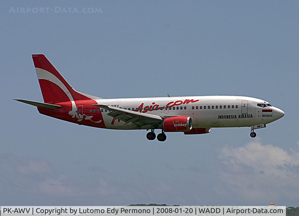 PK-AWV, 1987 Boeing 737-301 C/N 23552, Final RW 27 at WADD