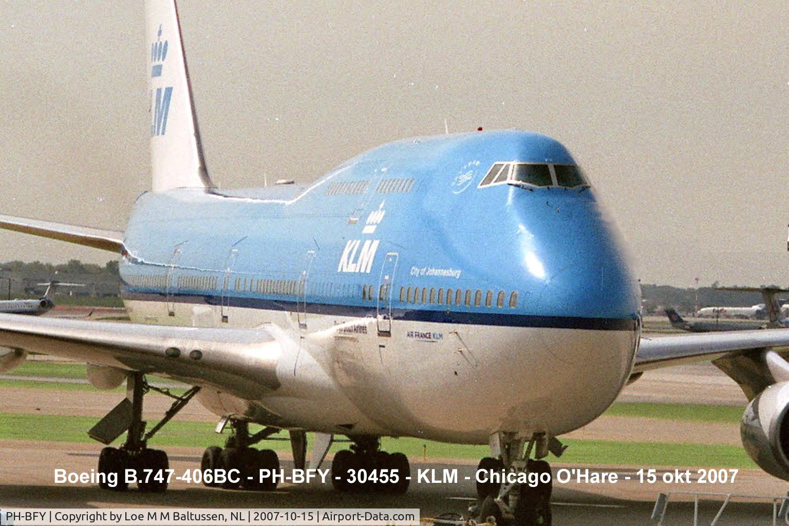 PH-BFY, 2002 Boeing 747-406BC C/N 30455, Embarking Terminal-2 at Chicago O'Hare Int'l