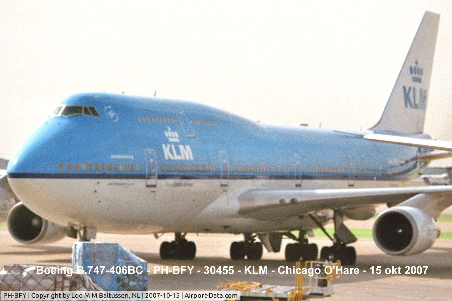 PH-BFY, 2002 Boeing 747-406BC C/N 30455, Embarking Terminal-2 at Chicago O'Hare Int'l