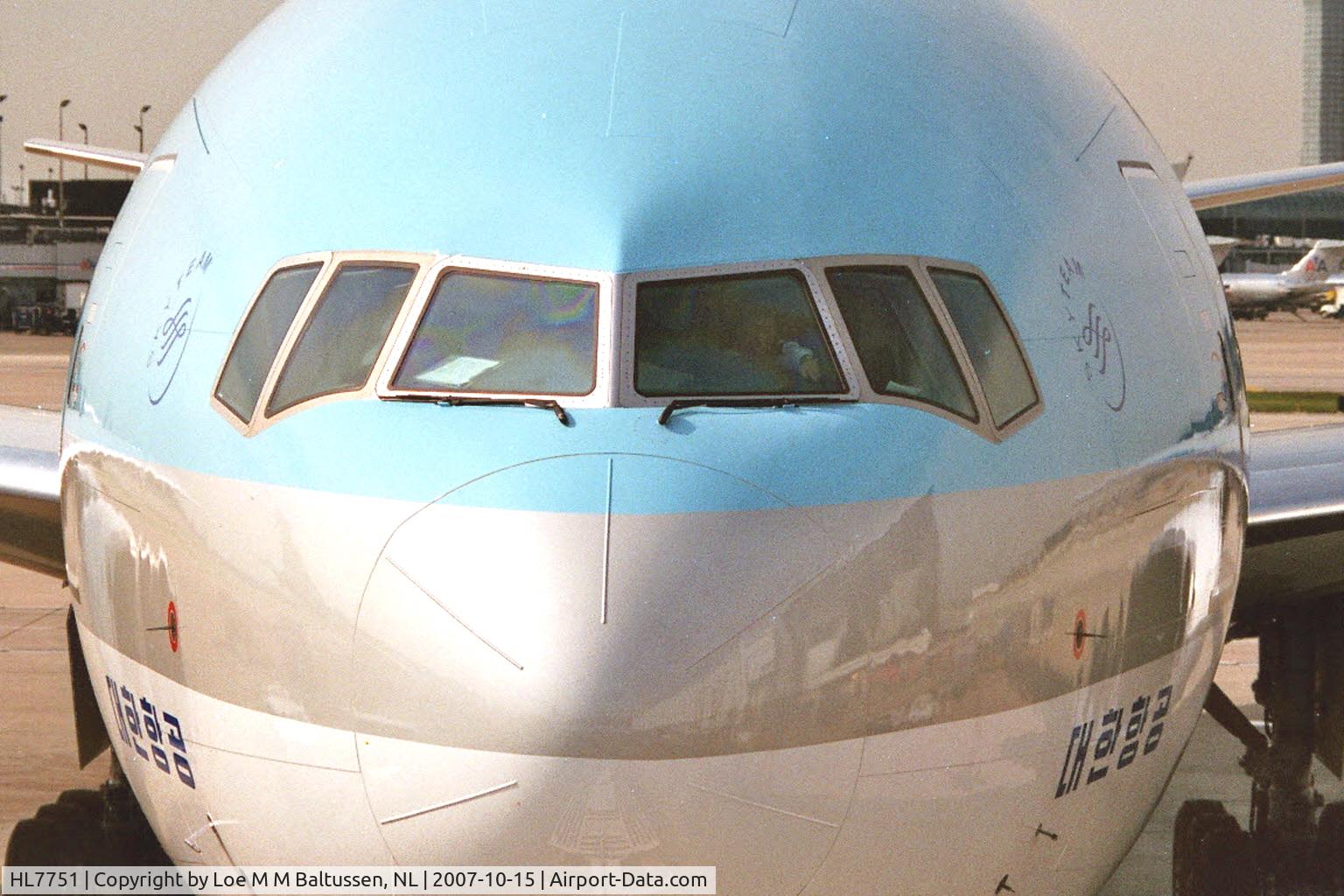 HL7751, 2007 Boeing 777-2B5/ER C/N 34210, Docking Therminal-2 Chicago O'Hare Int'l