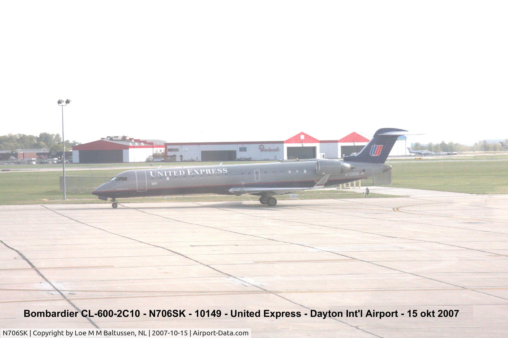 N706SK, 2004 Bombardier CRJ-701 (CL-600-2C10) Regional Jet C/N 10149, Arriving at Dayton Int'l Airport