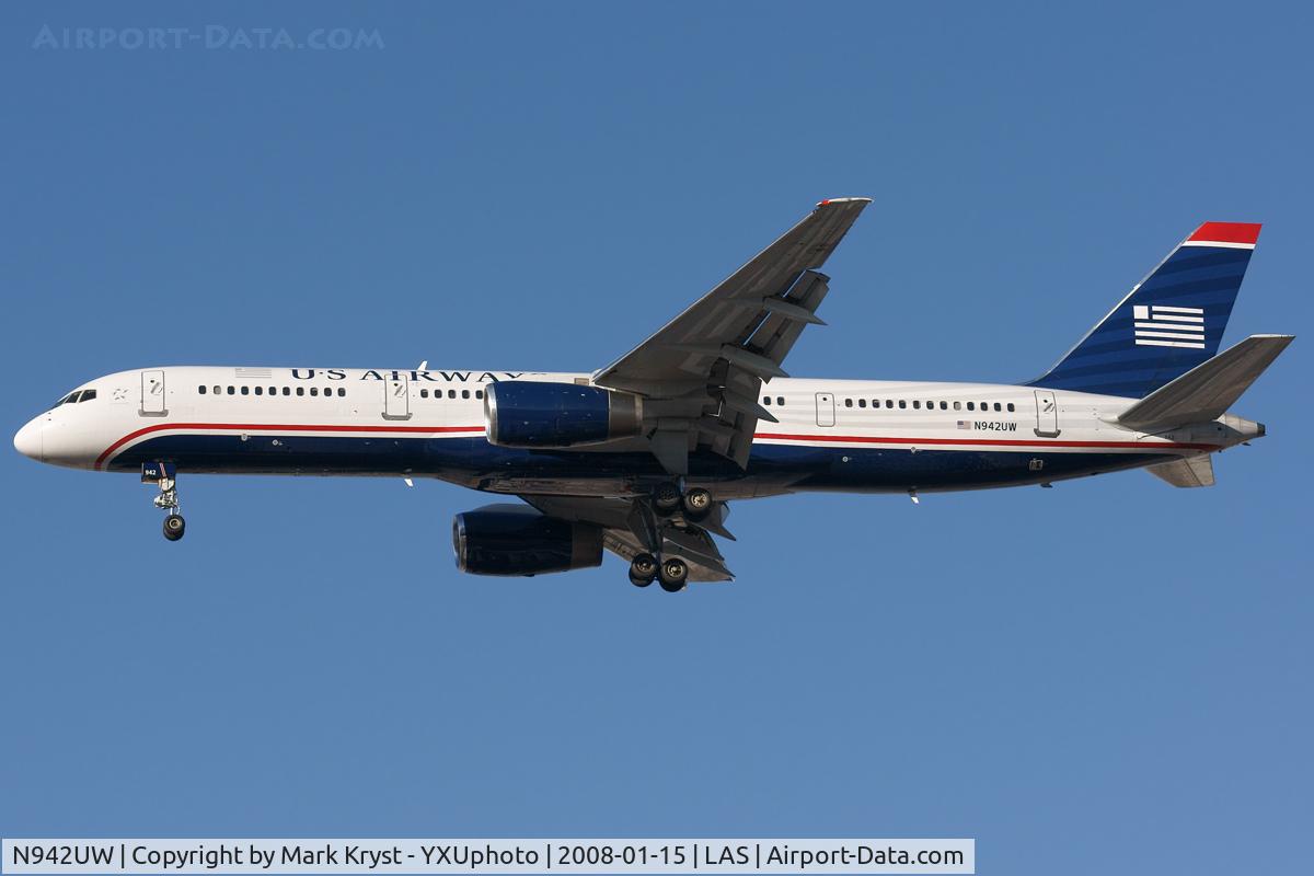 N942UW, 1995 Boeing 757-2B7 C/N 27807, Final for RWY25L.