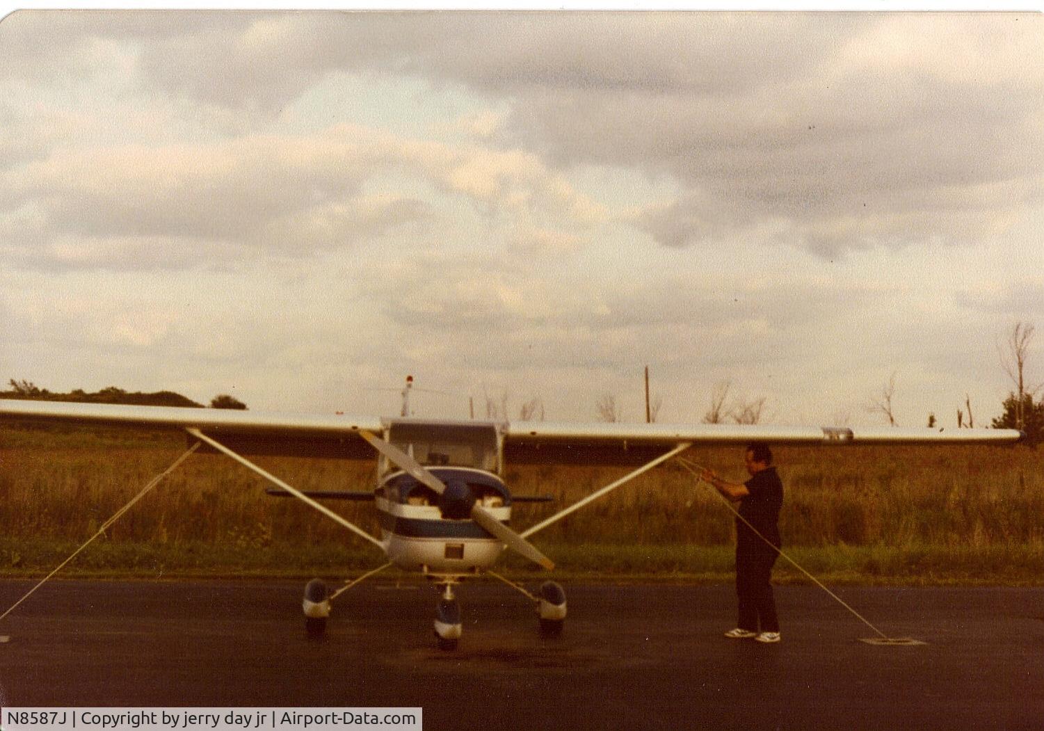 N8587J, 1967 Cessna 150G C/N 15066487, another view