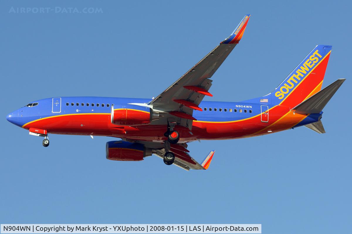N904WN, 2008 Boeing 737-7H4 C/N 36616, Final for RWY25L.