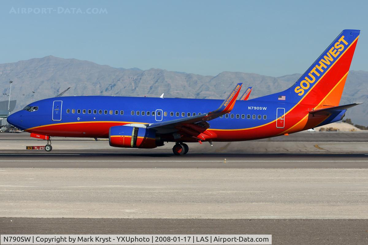 N790SW, 2000 Boeing 737-7H4 C/N 30604, Landing via RWY25L.