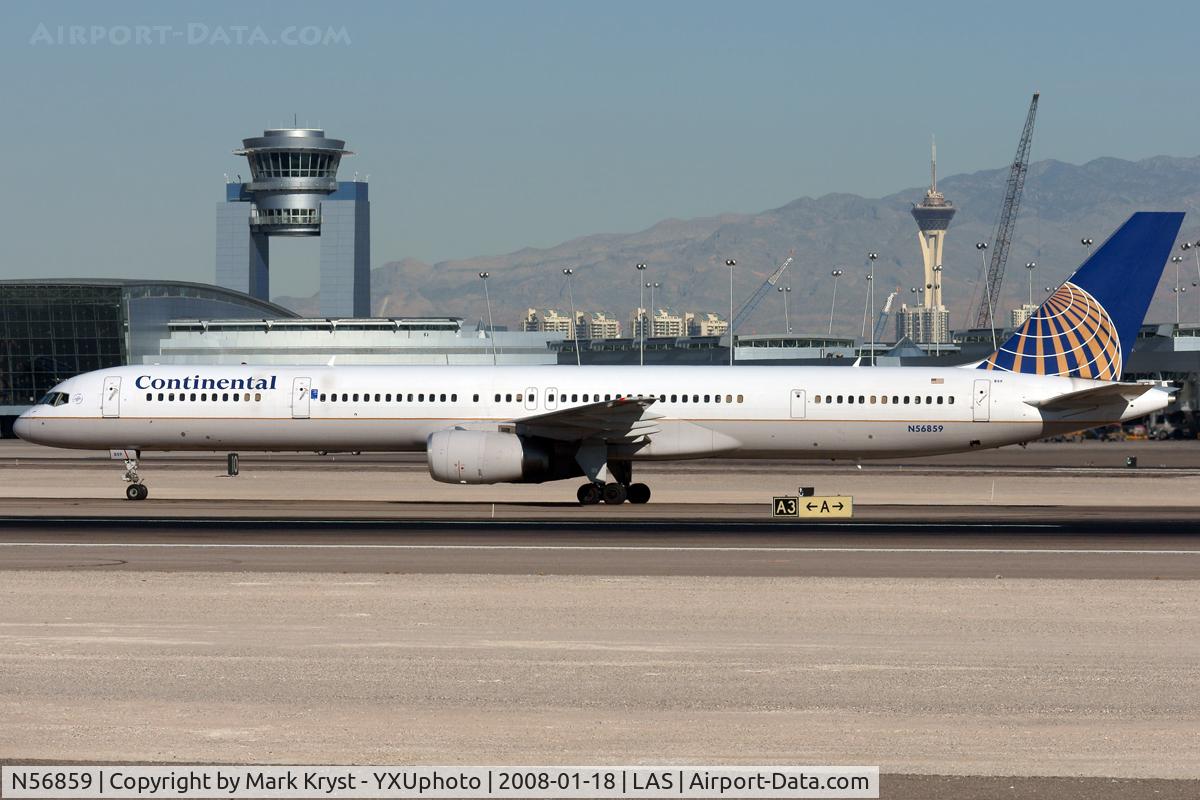 N56859, 2004 Boeing 757-324 C/N 32818, Taxiing for departure.