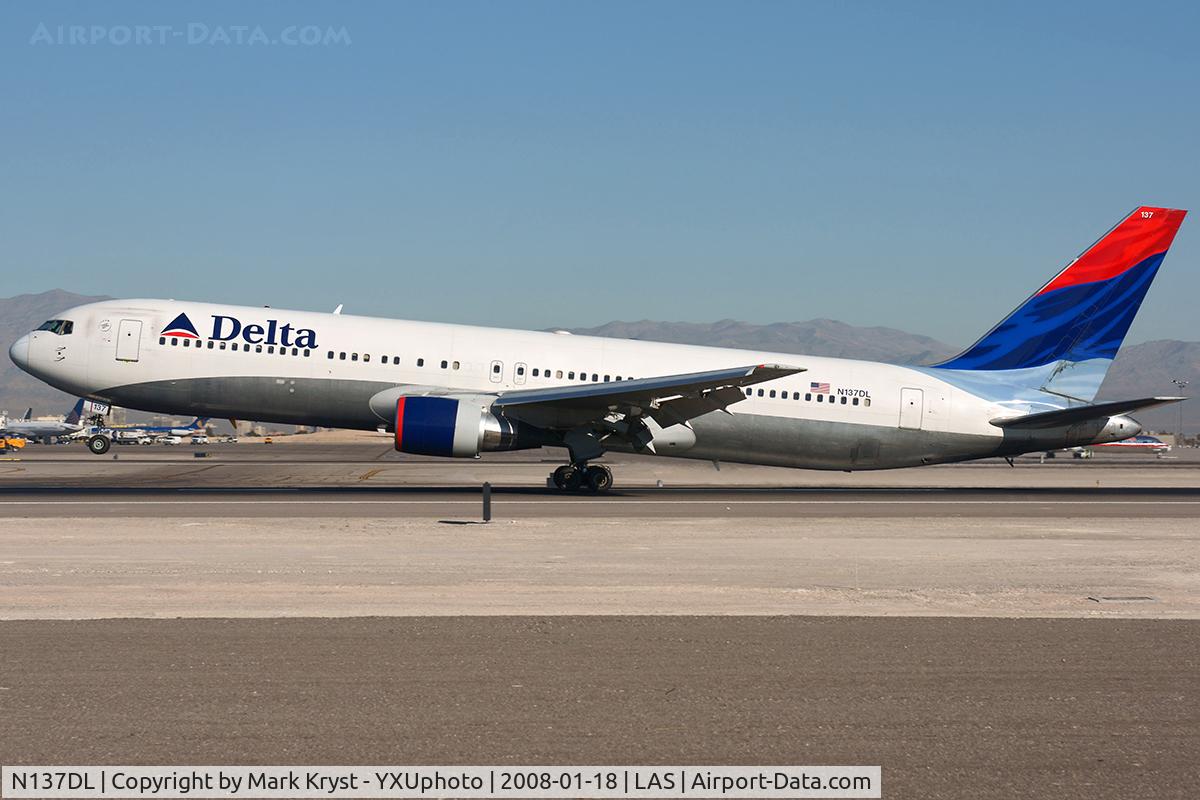 N137DL, 1991 Boeing 767-332 C/N 25306, Landing via RWY25L.