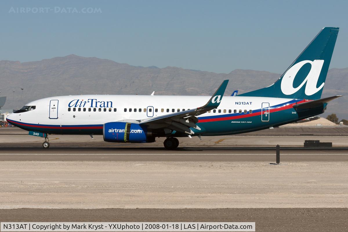 N313AT, 2007 Boeing 737-7BD C/N 33927, Landing via RWY25L.