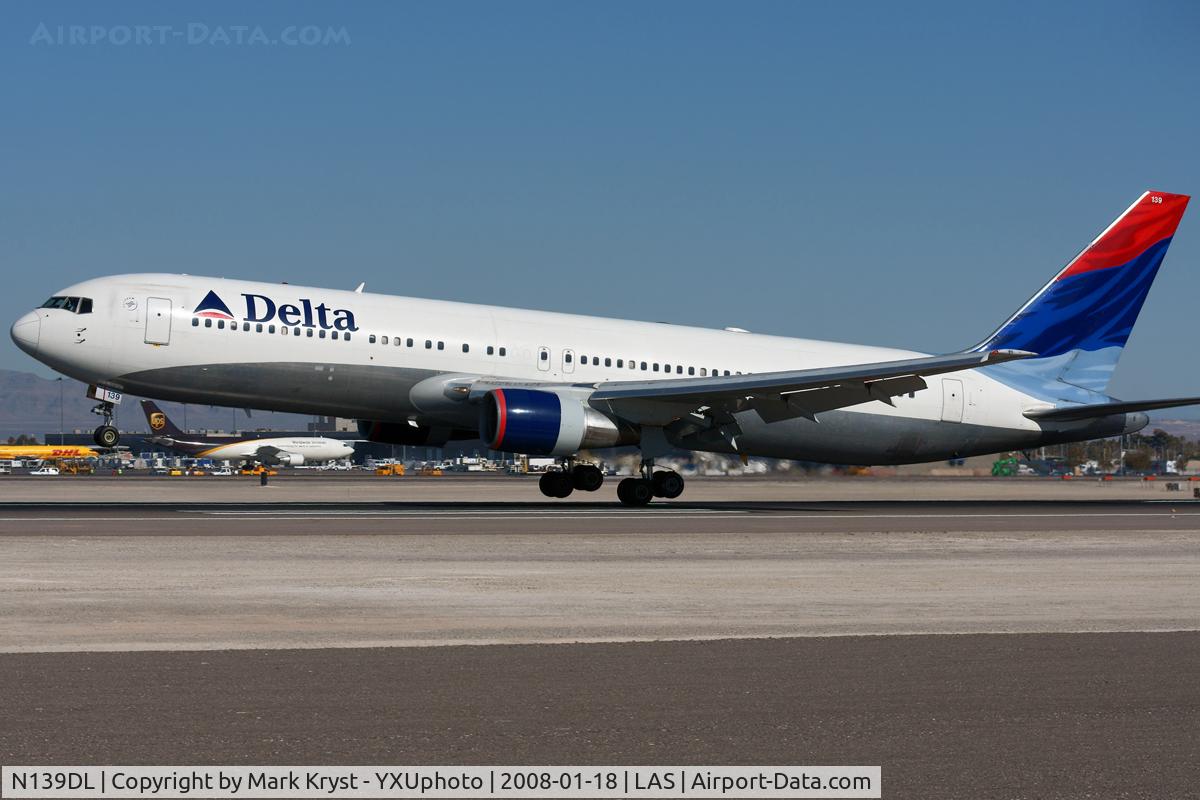 N139DL, 1992 Boeing 767-332 C/N 25984, Landing via RWY25L.